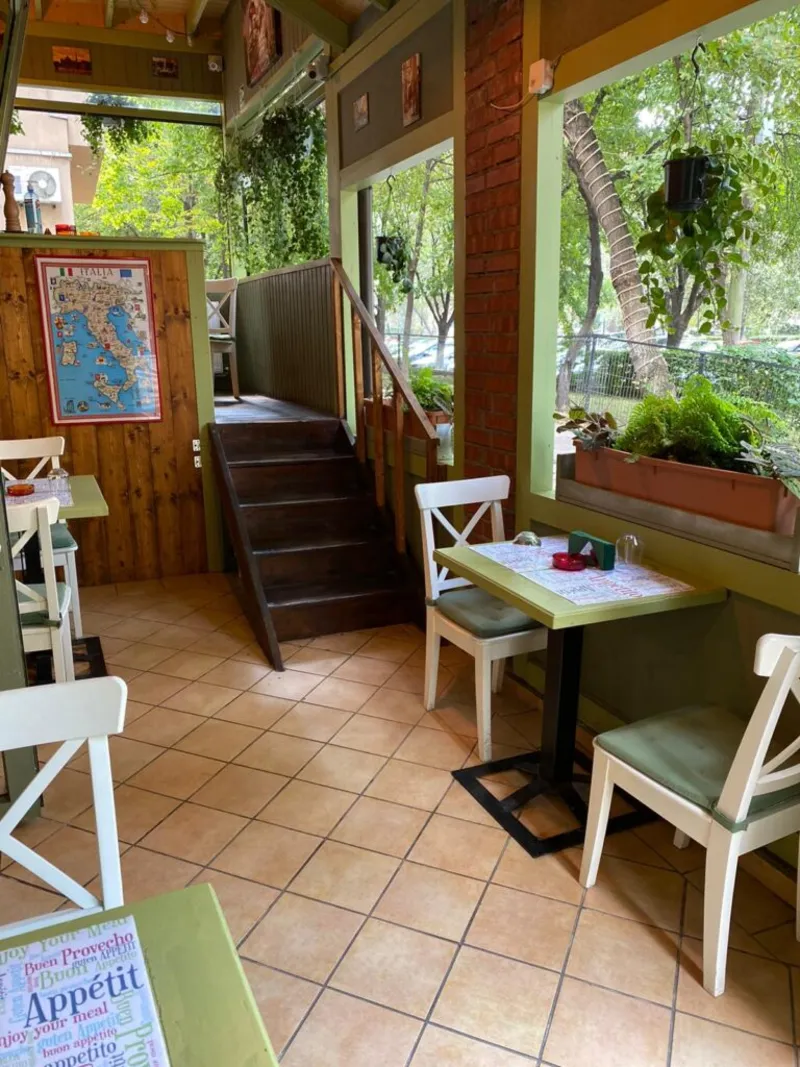 Sala de mese a restaurantului Volare